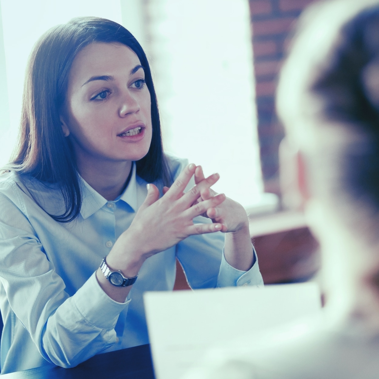 Consultor laboral explicando nóminas a empresario — asesoría laboral en Guadalajara