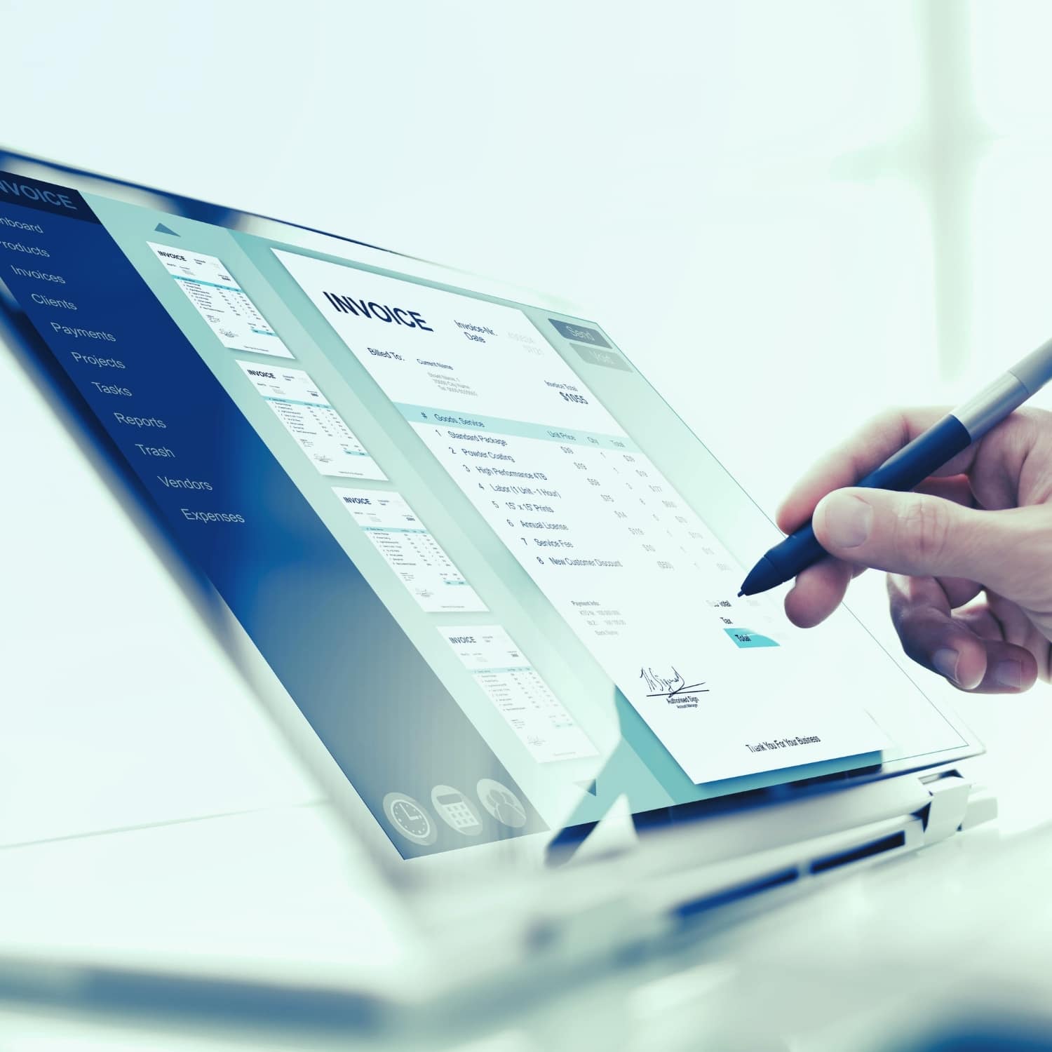 Factura electrónica en ordenador en una oficina moderna — facturación electrónica Verifactu